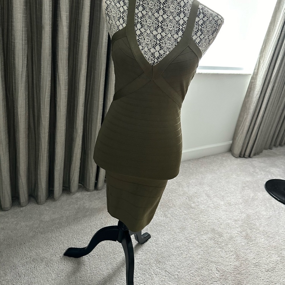 Guess body on dress